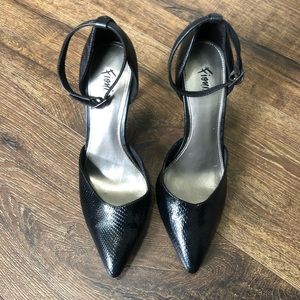 Fioni Black Pumps